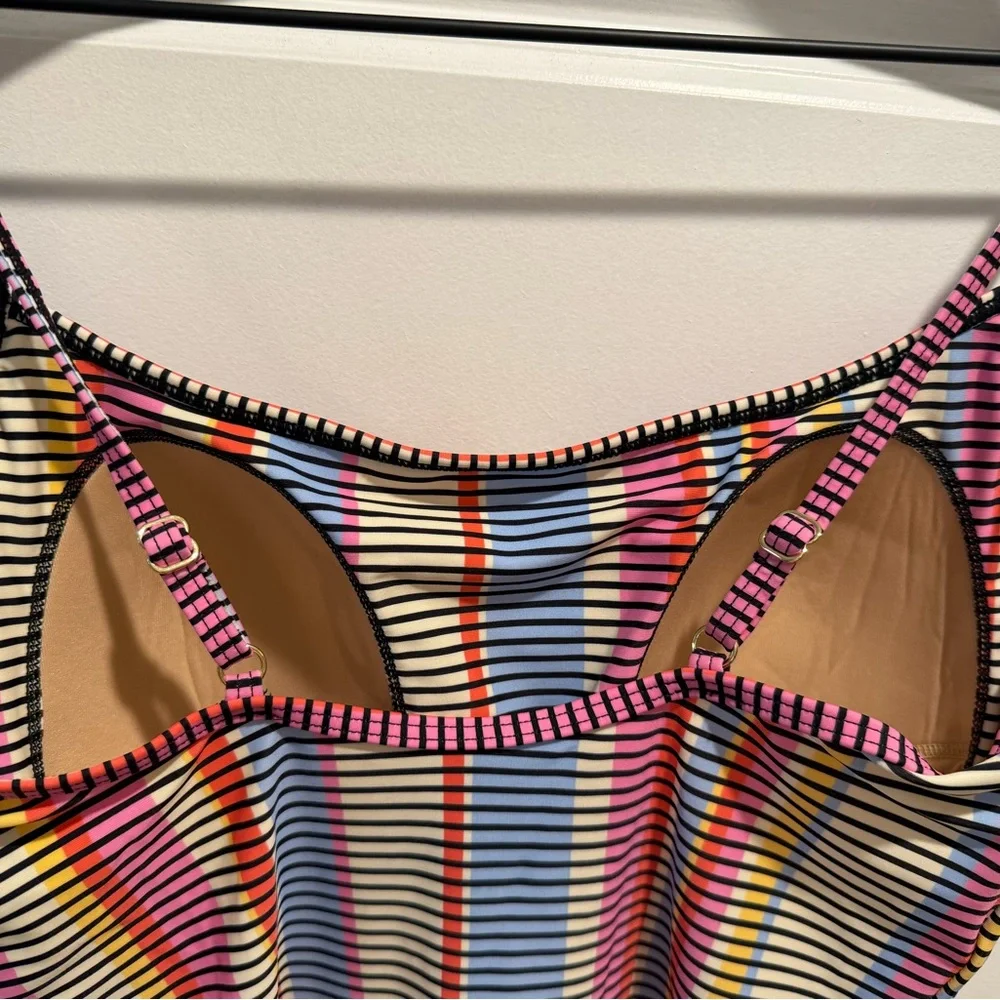 NWT Summersalt One Piece Swimsuit Sz. 6 - Picture 5 of 9